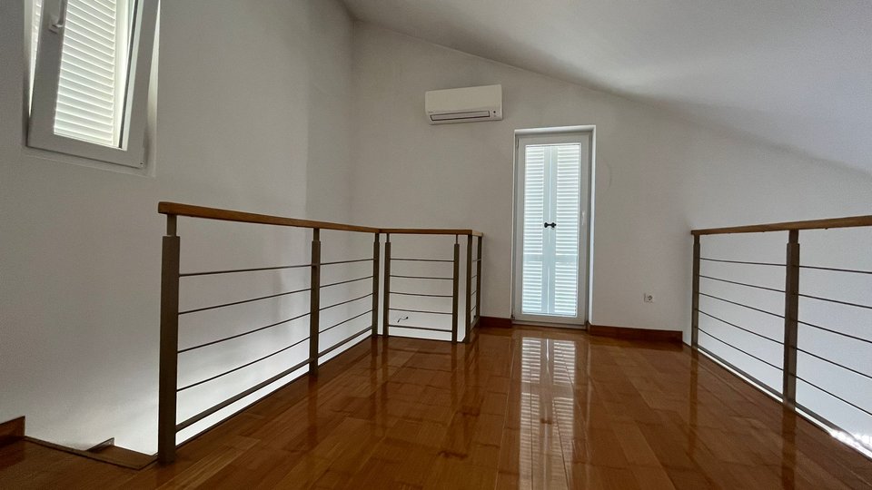 Stan, 100 m2, Prodaja, Novigrad