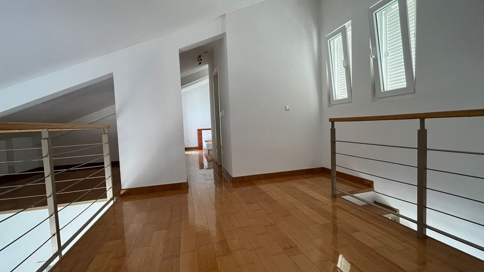 Stan, 100 m2, Prodaja, Novigrad